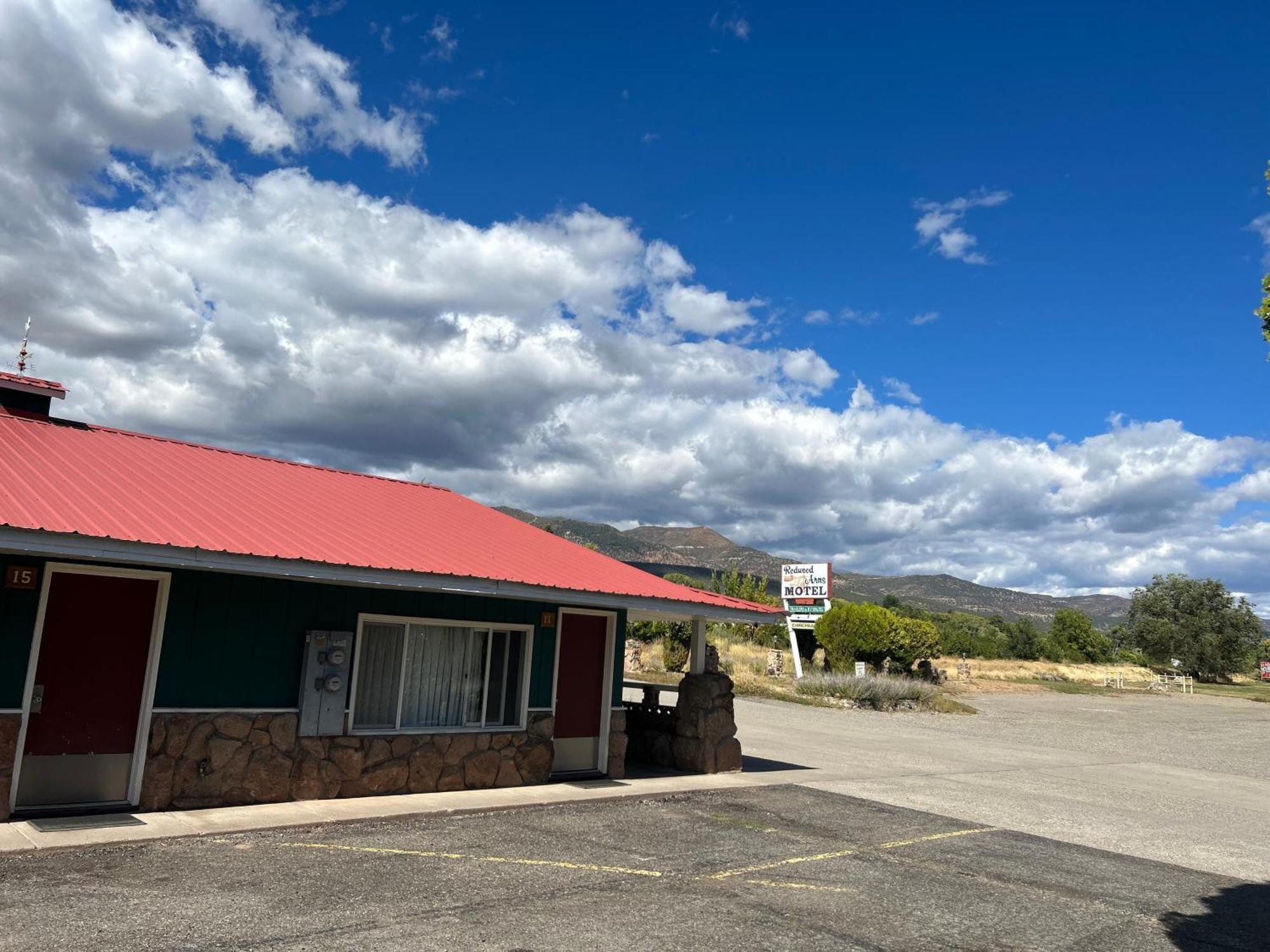 Redwood Arms Motel Paonia Buitenkant foto